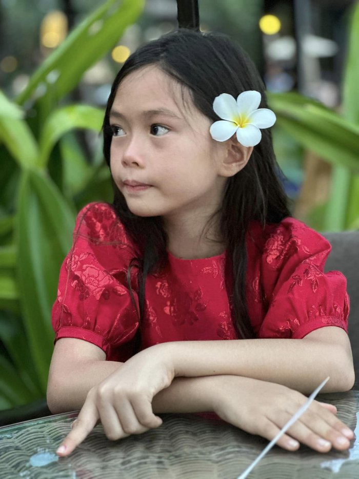 Vốn là nhóc tỳ nhanh nhẹn, có khả năng ngoại ngữ tốt nên bé Sol đã quen với môi trường học tập mới