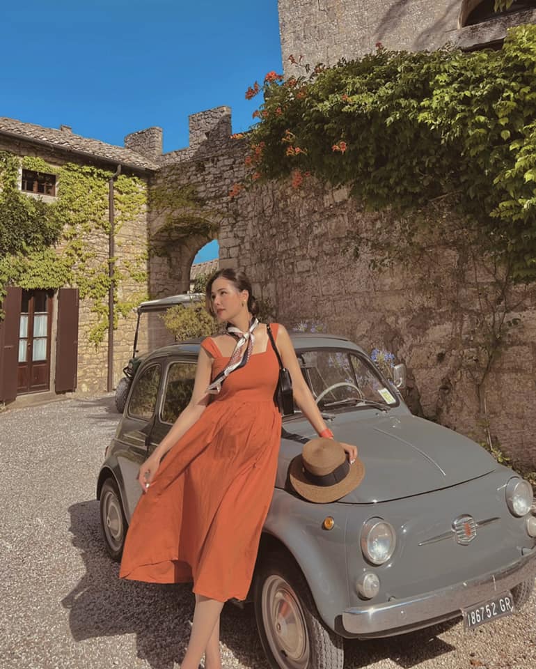 Dù ít tâm sự về đời sống hôn nhân, nữ diễn viên ngoài 30 tuổi vẫn được chồng cưng chiều.