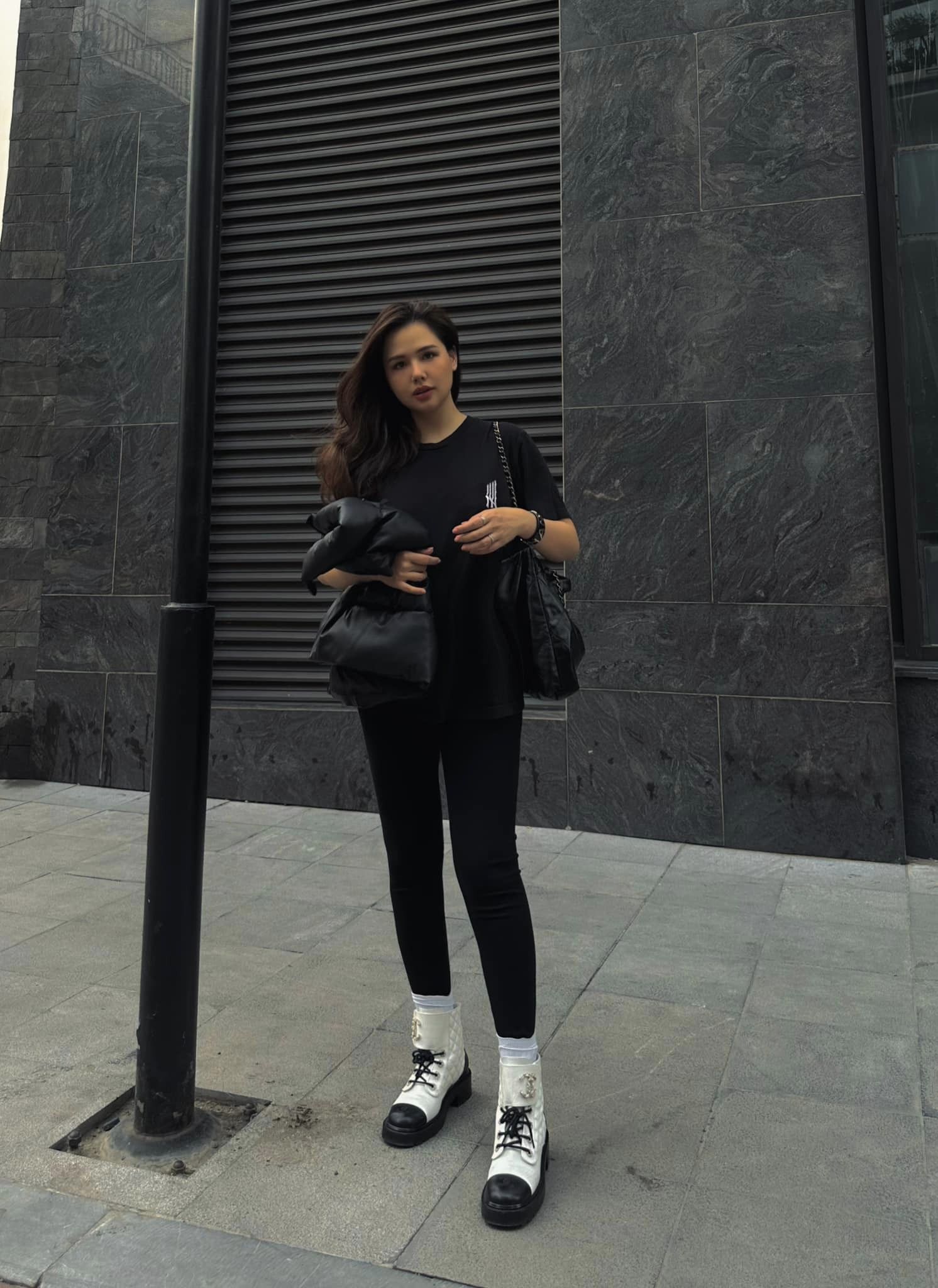 Phanh Lee về chung một nhà với ông xã đại gia - doanh nhân Nguyễn Thành Nam hồi tháng 6/2020.