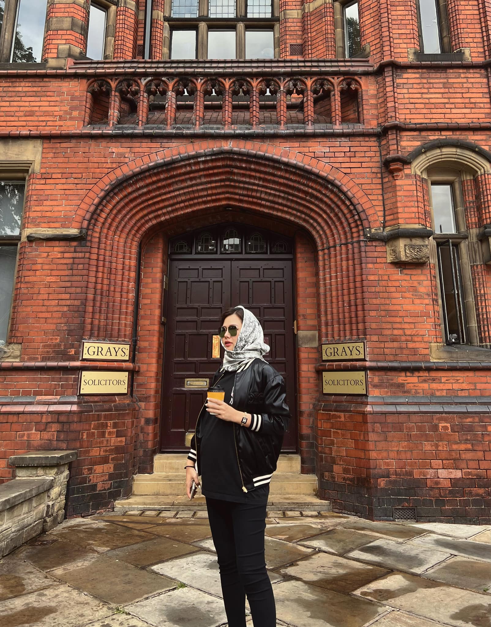 Trở thành phu nhân tập đoàn nghìn tỷ, Phanh Lee có cuộc sống hôn nhân sang chảnh, viên mãn khi chăm khoe biệt thự xịn sò, dùng đồ hiệu.