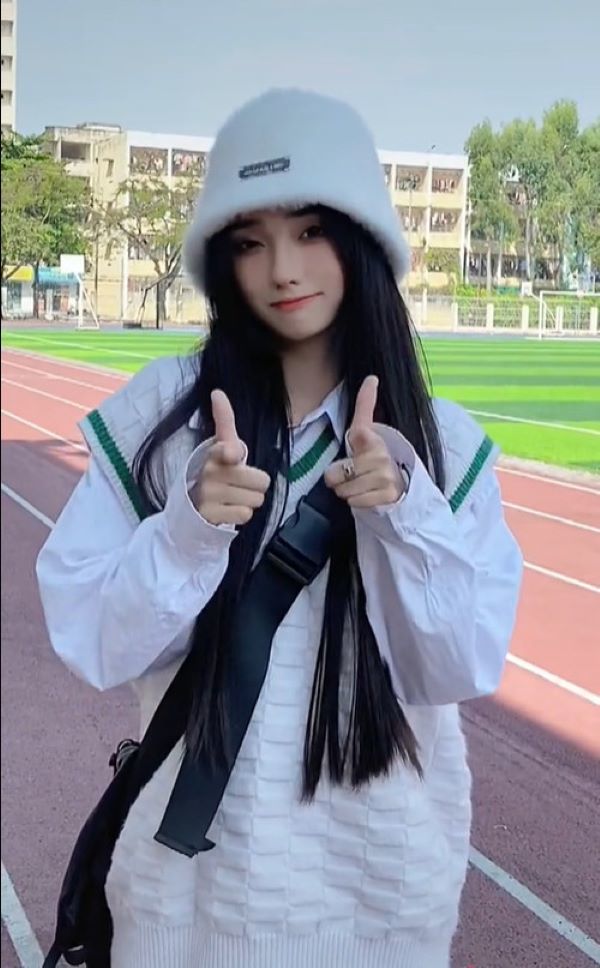 Đến nay, sau nửa năm trôi qua, Hoài Thu hiện là một nhân vật nhận khá nhiều sự quan tâm, từ con số hơn 300 nghìn follow đã tăng thêm 1 triệu người để đạt đến con số 1,3 triệu lượt theo dõi.