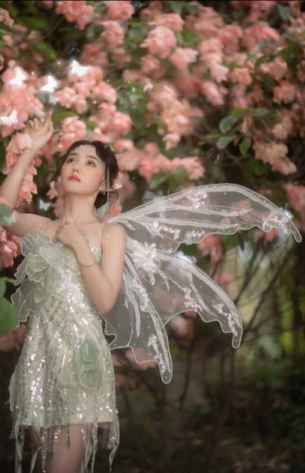 Trên TikTok cá nhân, 10X thường đăng tải những khoảnh khắc chơi bóng rổ, đi chơi, đi học hay những khi quay clip biến hình bắt trend thì 