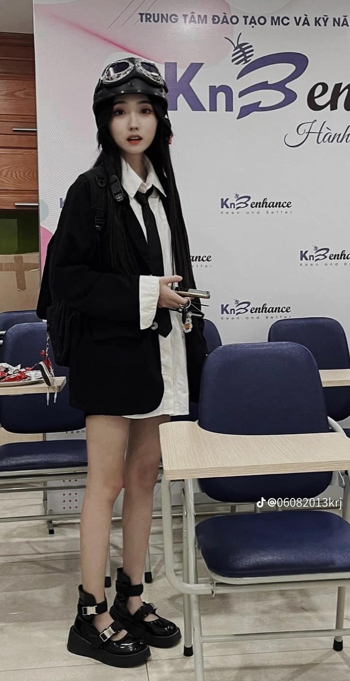 Có thể thấy, sau vài tháng bất ngờ nổi tiếng và từng phải 