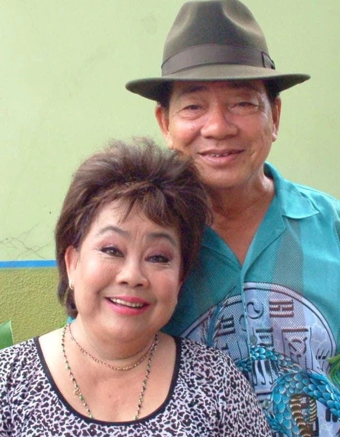 Hiếu Hiền sinh trưởng trong một gia đình giàu truyền thống nghệ thuật với ba là nghệ sĩ Đức Lang, mẹ là nghệ sĩ Kim Ngọc.