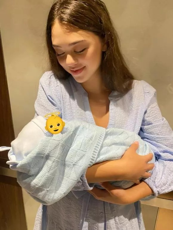 Nhan sắc nàng WAGs được nhận xét 