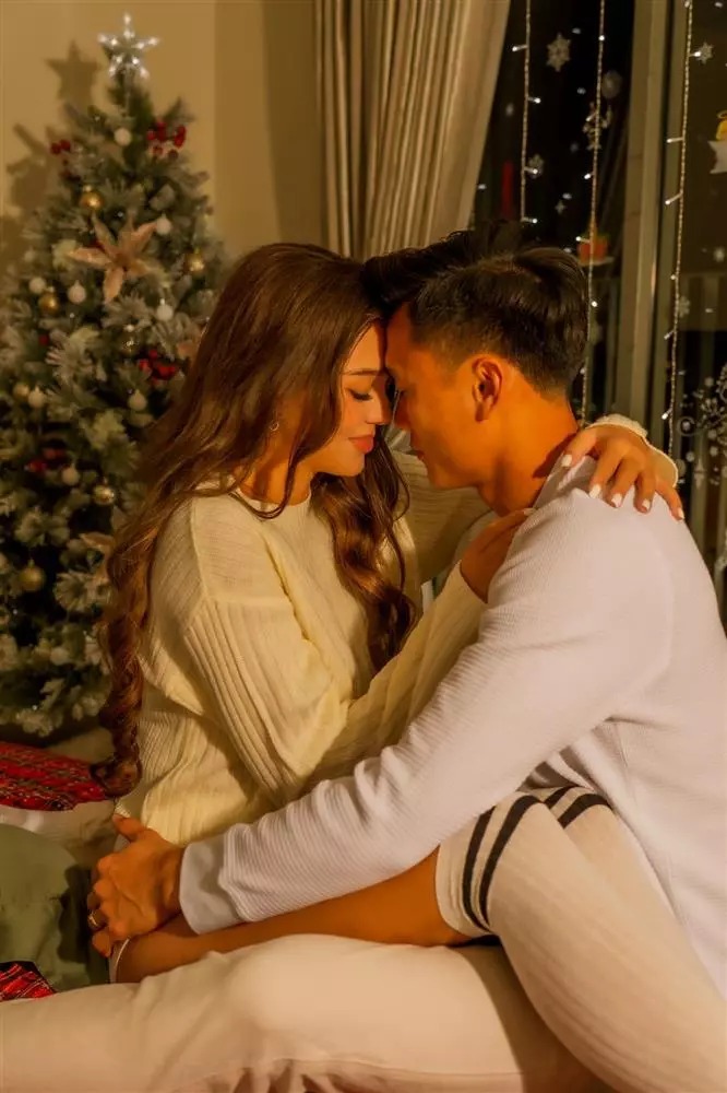 Nếu không quen biết, nhiều người lại lầm tưởng đây là vợ chồng son nữa cơ.