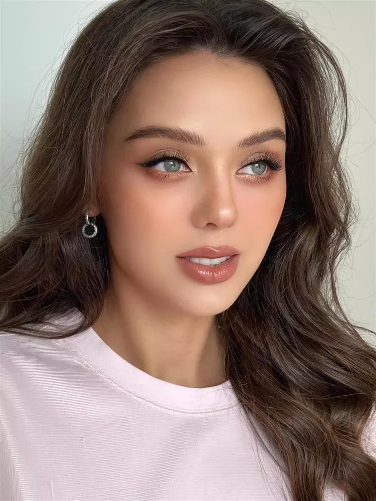 Vốn không kiêng cữ thời gian nuôi con mọn, mới đây Dianka còn khoe khoảnh khắc quay trở lại với công việc người mẫu yêu thích.