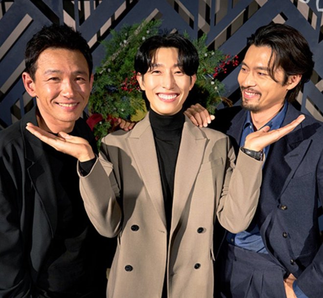 Hyun Bin xuống dốc nhan sắc bên 2 nam diễn viên Hwang Jung Min và Kang Ki Young