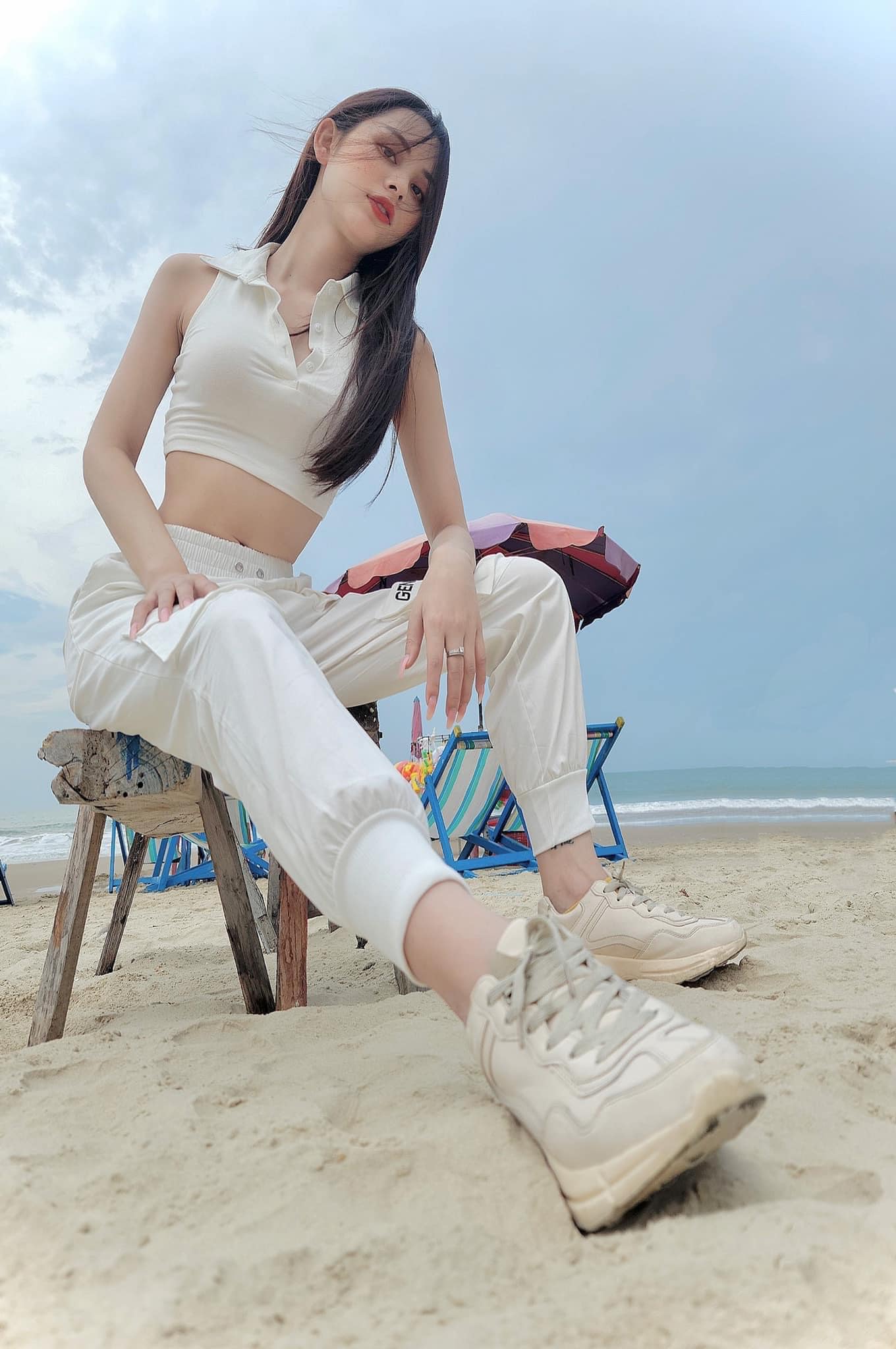 Với body đẹp cùng gương mặt khả ái, Tường Vi không ngại thử sức với nhiều style thời trang khác nhau.