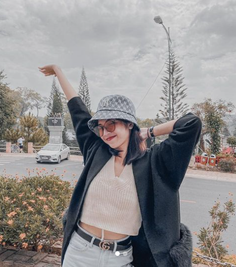 Được nhiều người biết đến hơn với chương trình Đường lên đỉnh Olympia cũng là lúc Lan Thy gặp một loạt những thông tin xấu, từ việc bị tố ăn cắp chất xám của bạn cho tới việc điểm thi tốt nghiệp THPT quá thấp.