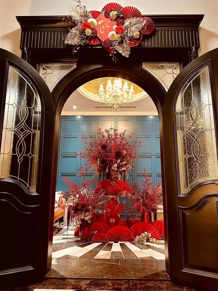 Thêm khu vực phòng khách nhìn vô cùng hoành tráng. Nhìn ảnh, nhiều người bày tỏ Tết đến gần lắm rồi.