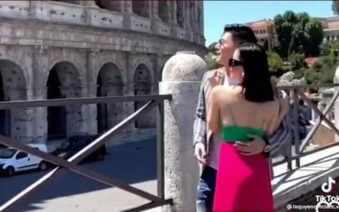 Nhìn khoảnh khắc Lâm Bảo Châu săn cần chăm sóc bạn gái đủ hiểu được anh yêu thương nửa kia của mình đến nhường nào.