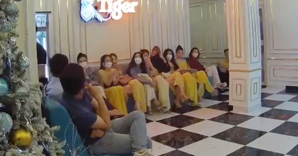 Các cô gái làm việc tại Fortune