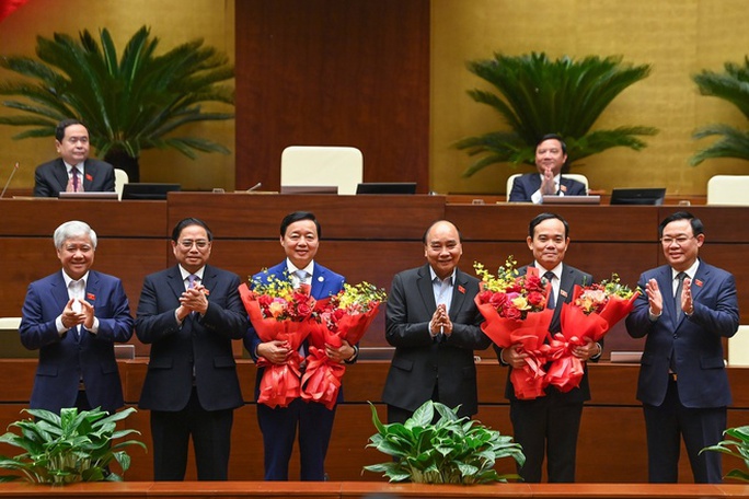 Lãnh đạo Đảng, Nhà nước tặng hoa chúc mừng 2 tân Phó Thủ tướng Trần Hồng Hà và Trần Lưu Quang