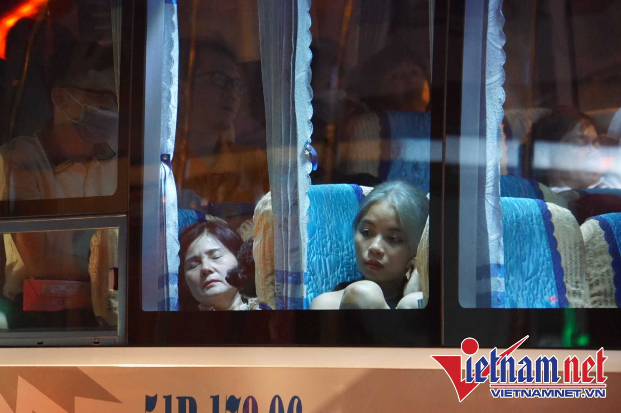 Khách du lịch mắc kẹt trên đường về khách sạn đoạn qua tuyến đường Cộng Hòa