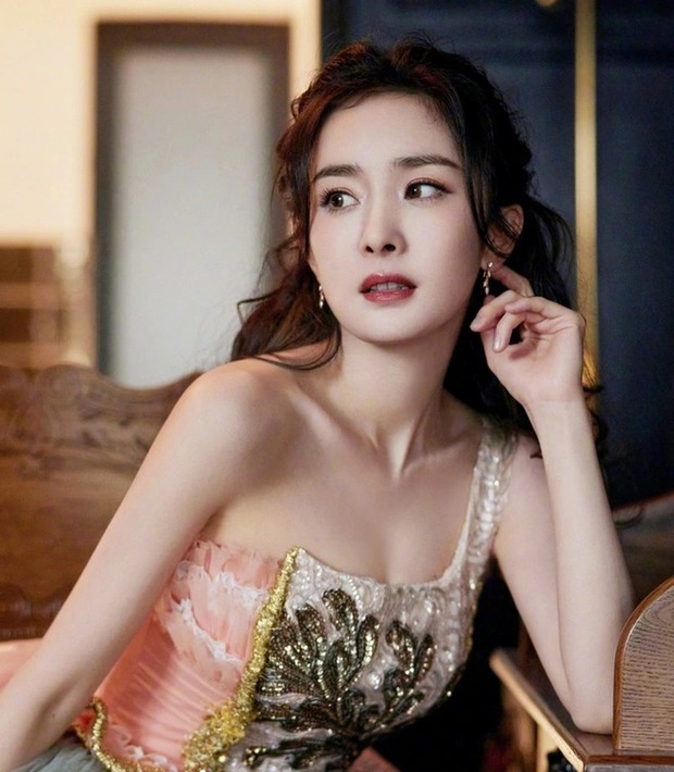 Mới đầu năm, Dương Mịch đã vướng 