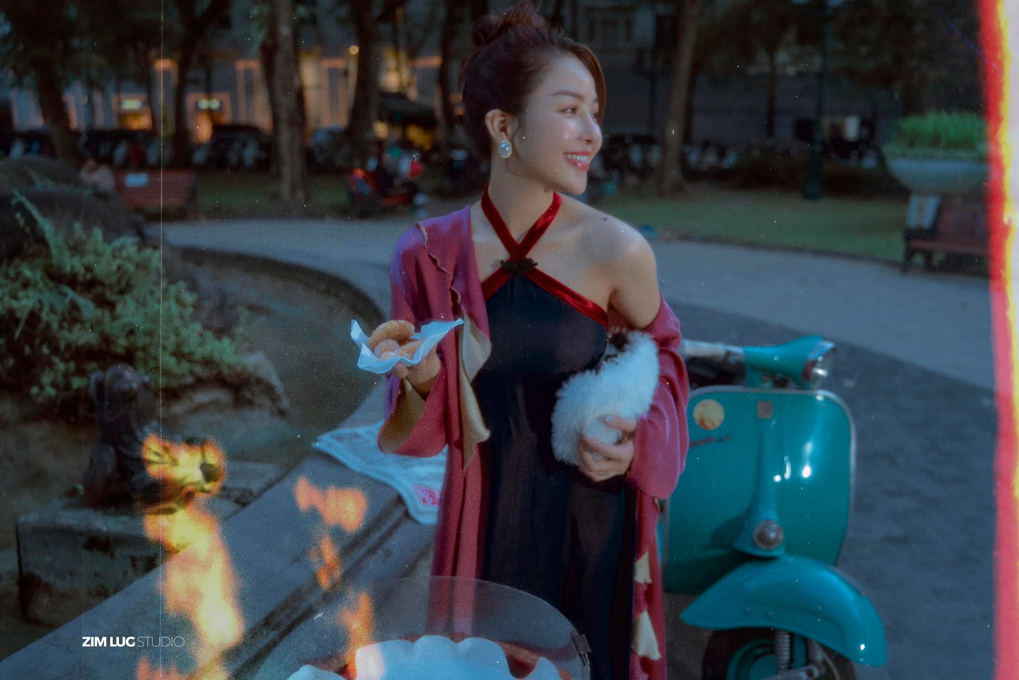 Loạt khoảnh khắc này sau khi đăng tải lên trang cá nhân nhận về hàng ngàn lượt like và hàng trăm bình luận.