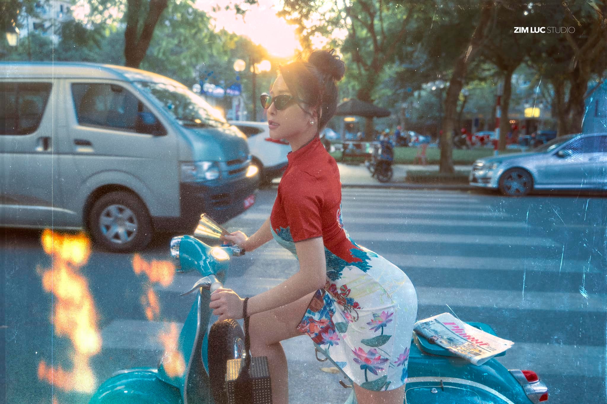 Số đo của Trâm Anh cũng khá ấn tượng là 89 - 63 - 89 (cm). Đó cũng là lý do cô tự tin chinh phục được outfit khó nhằn, kể cả yếm cách điệu.