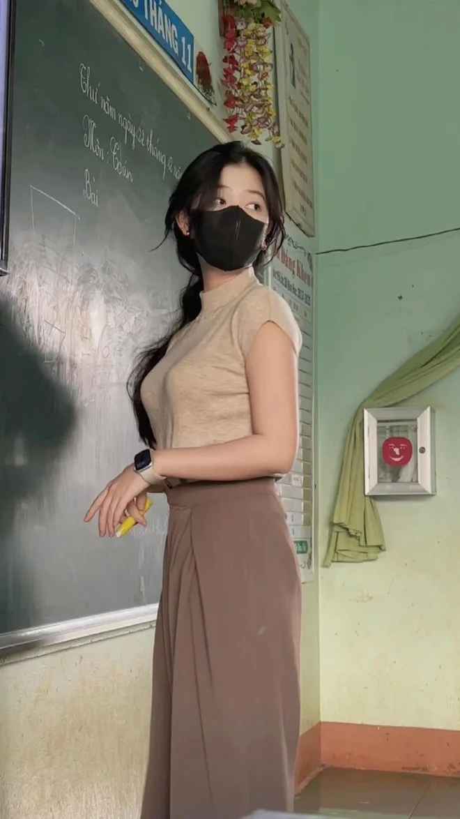 Các clip của cô giáo trẻ dễ dàng thu hút hàng triệu lượt xem, ngàn cái thả tim và loạt bình luận tích cực từ cộng đồng mạng.
