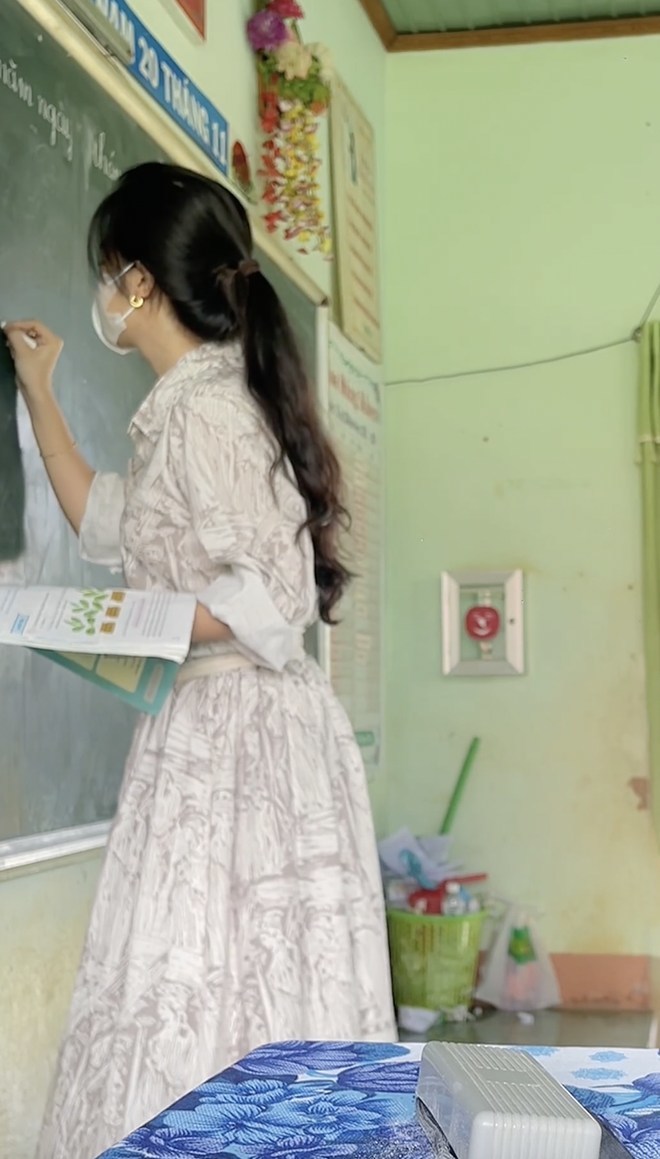 Ngoài thời gian trên trường, Trà Giang còn làm mẫu ảnh và KOL - đều là những công việc đã gắn bó với cô nàng từ năm 18 tuổi.