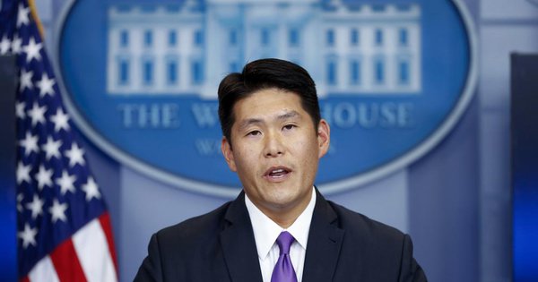 Ông Robert Hur phát biểu tại Nhà Trắng vào năm 2017, khi ông còn là cựu công tố viên liên bang ở Maryland dưới thời cựu Tổng thống Donald Trump - Ảnh: AP