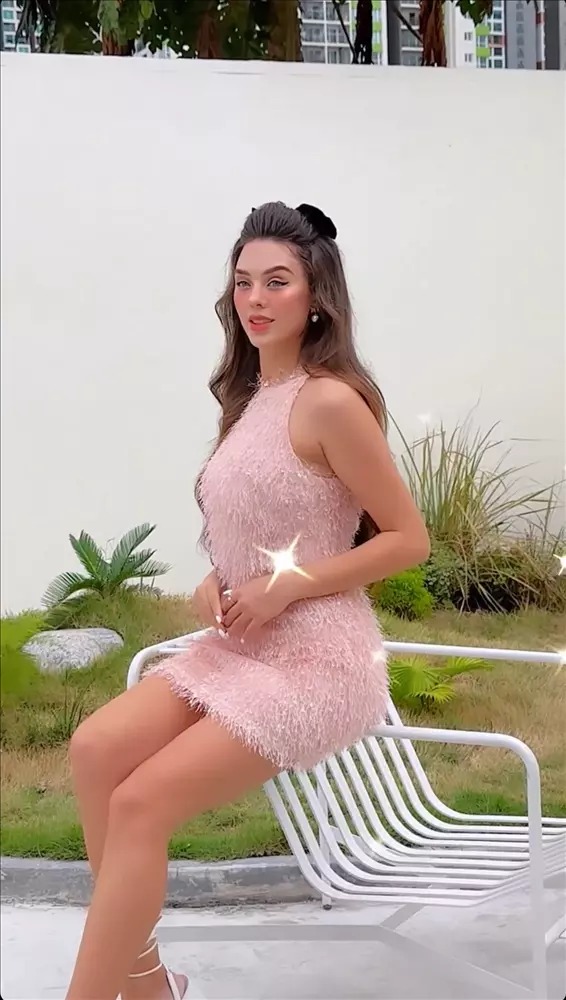 Vòng 2 của cô thì vẫn cần thời gian để về số đo cũ.