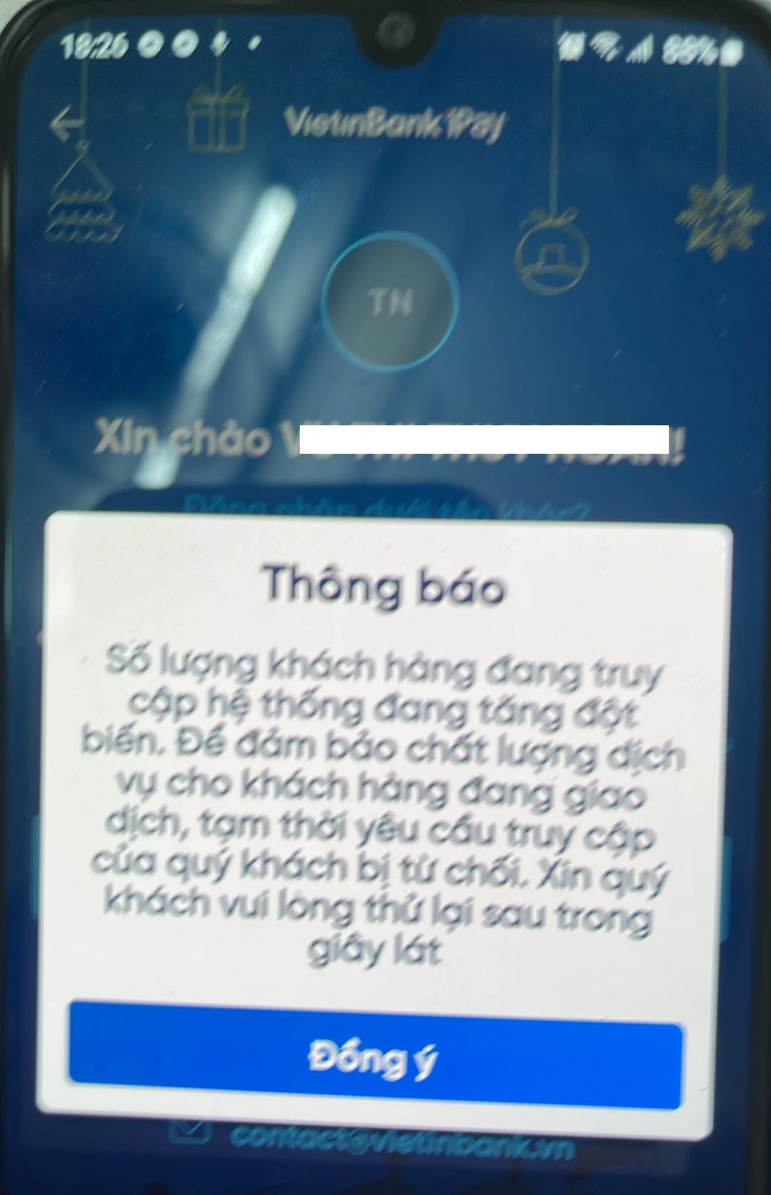App ngân hàng VietinBank báo hệ thống bị quá tải ngày 10/1 với chủ tài khoản T.N. Ảnh: NVCC.