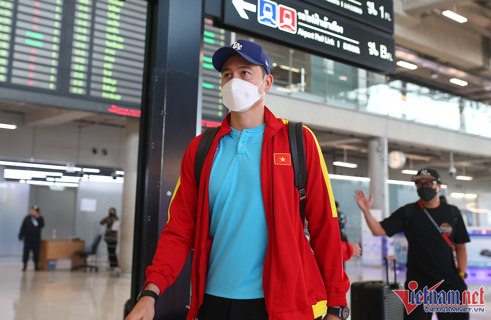 Văn Lâm từng thi đấu ở Thái Lan trước khi sang Nhật Bản và về Việt Nam đầu quân cho CLB Bình Định.