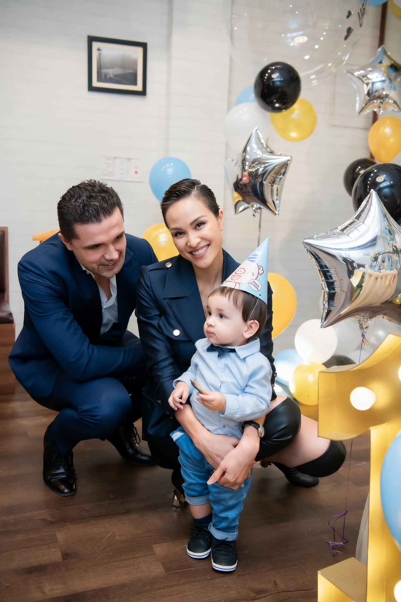 Tháng 6/2019, MC Phương Mai kết hôn với chồng ngoại quốc. Sau hơn 3 năm về chung nhà, cặp đôi có bé trai tên Henryk.