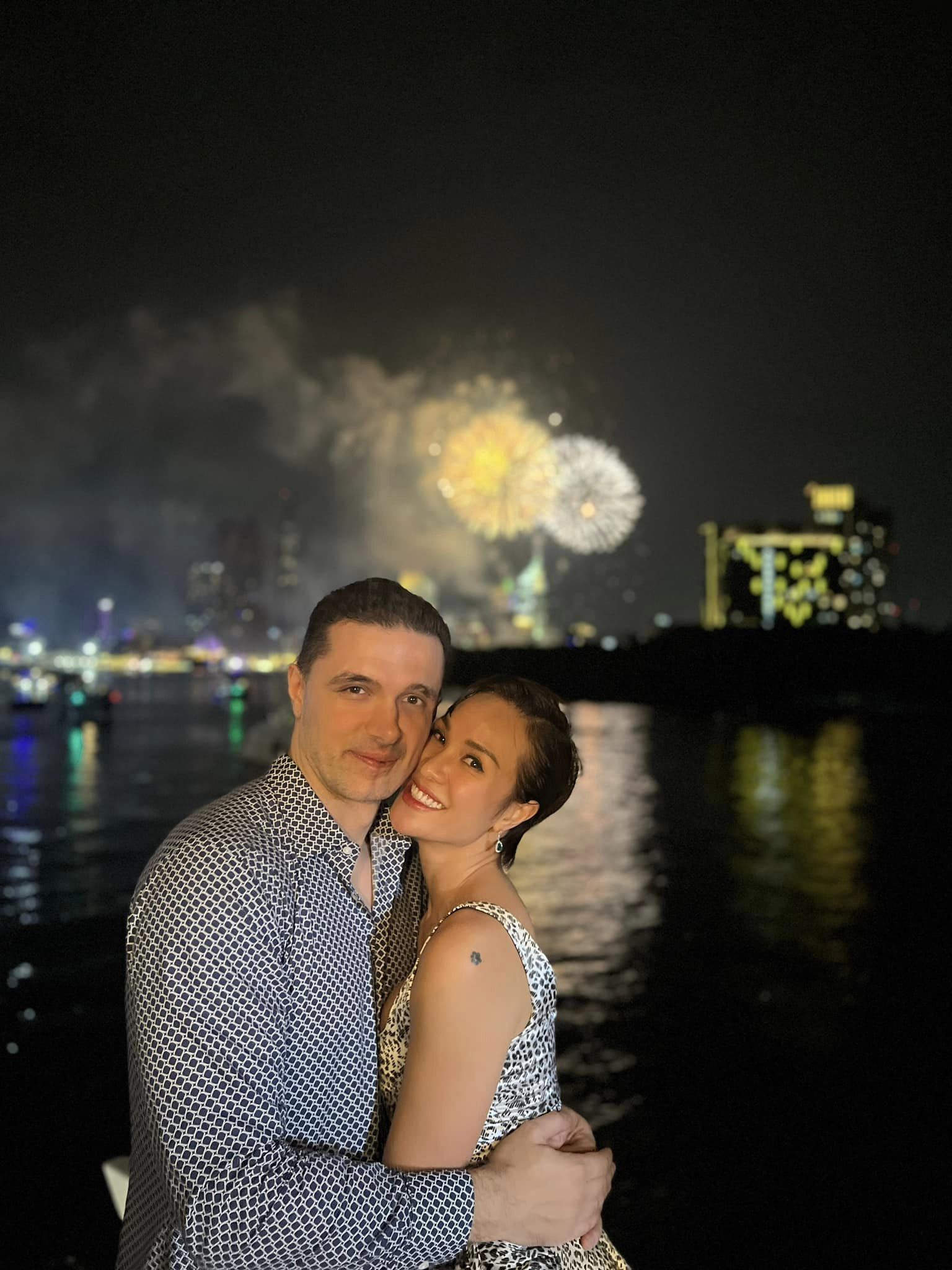 Dịp Tết Dương lịch vừa qua, nữ MC cùng chồng đón năm mới trên du thuyền khiến nhiều người ao ước. 