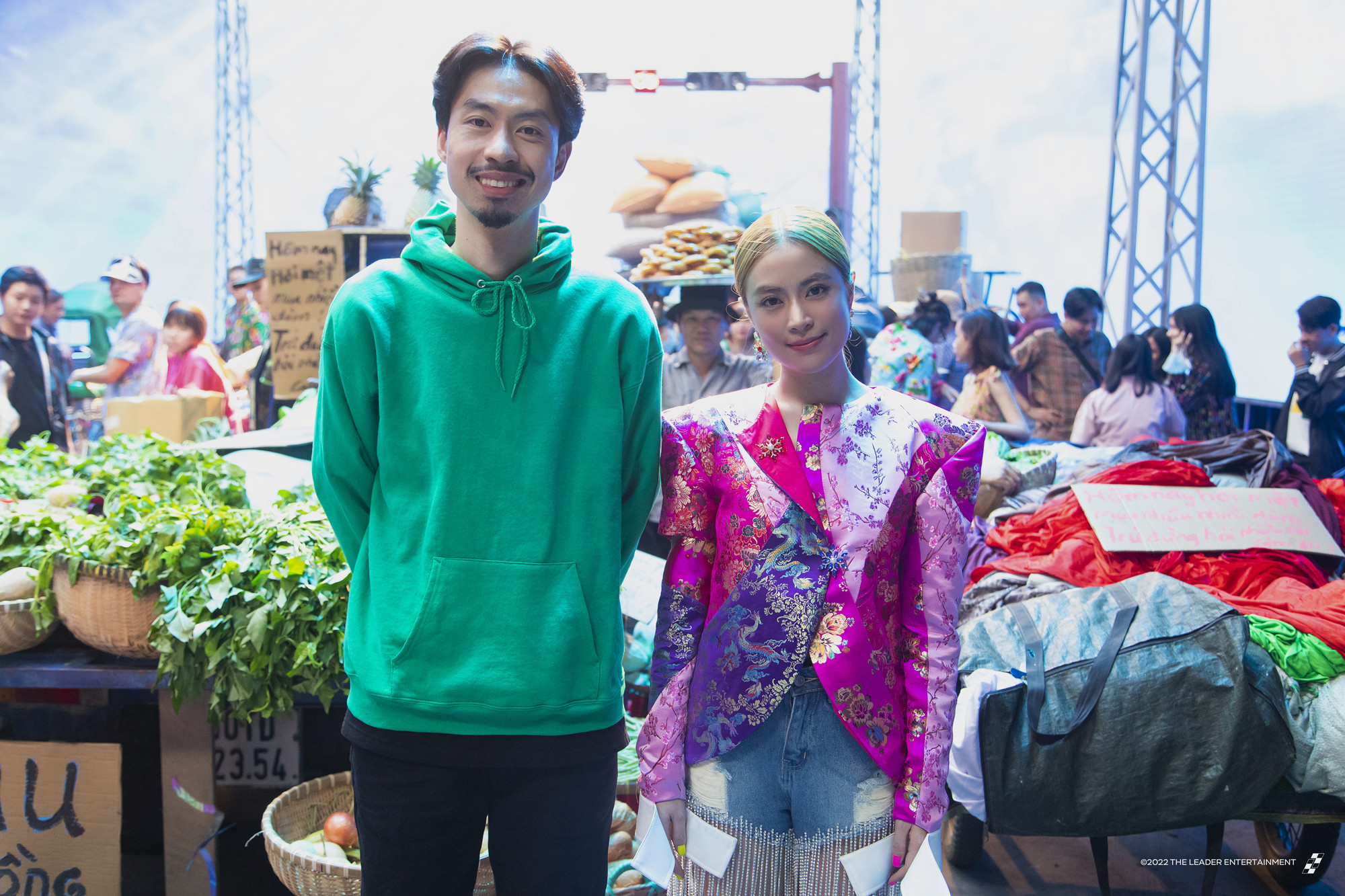 Đen Vâu và Hoàng Thùy Linh.