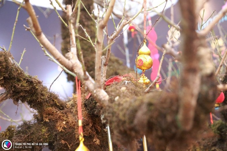 Đa số mọi người không đánh giá cao tác phẩm này và cho rằng giá 368 triệu là quá cao so với giá trị thực của cây.