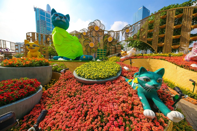 Đủ biểu cảm linh vật mèo ở TP HCM