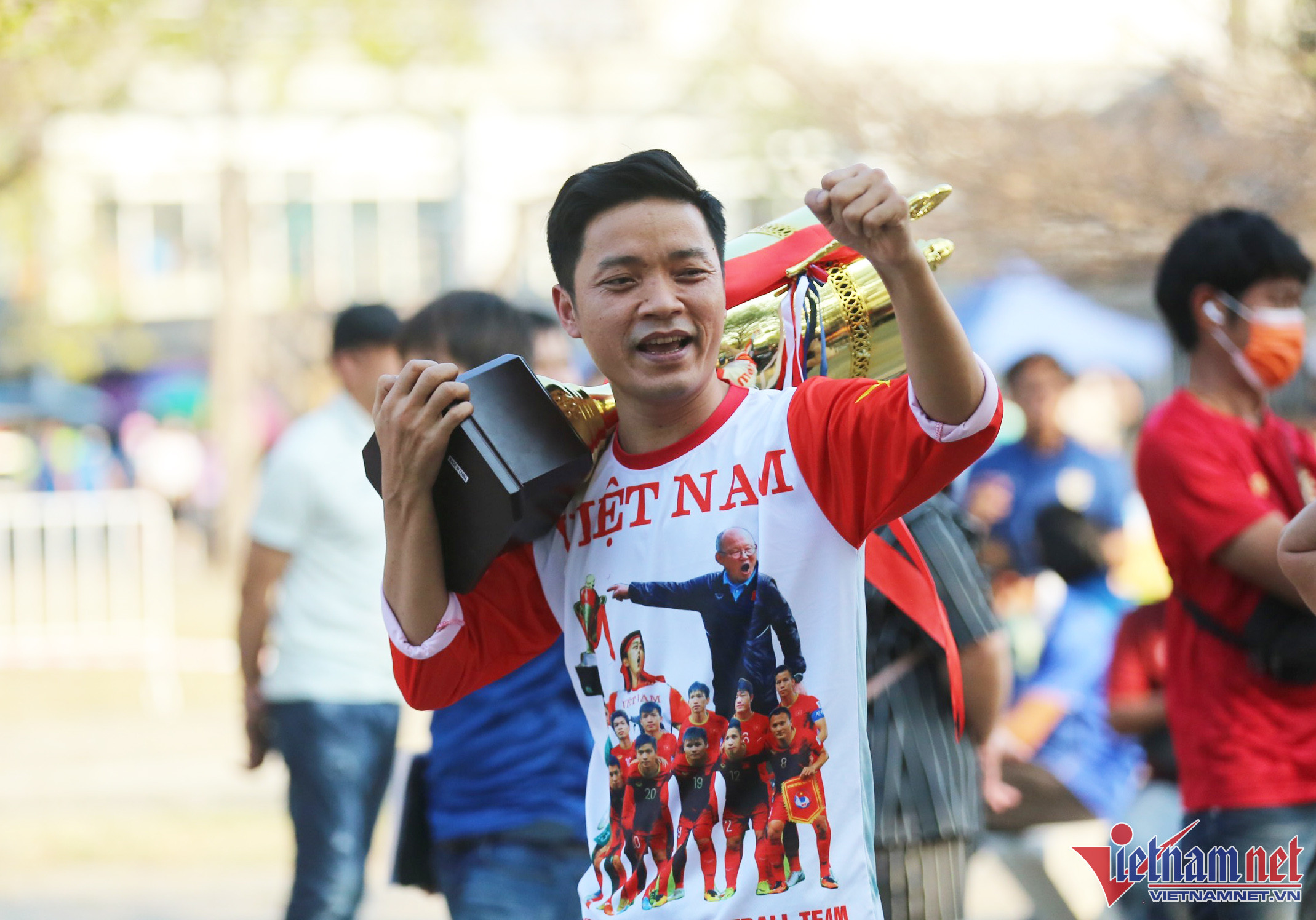 Các CĐV Việt Nam tiếp lửa giúp thầy trò HLV Park Hang Seo giành cúp vô địch