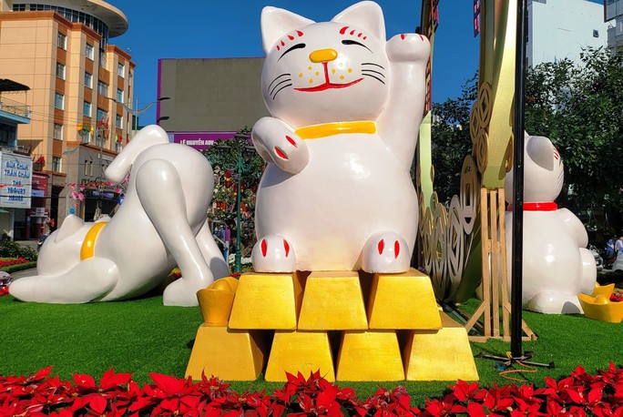 Tượng linh vật mèo ở Quảng Ngãi