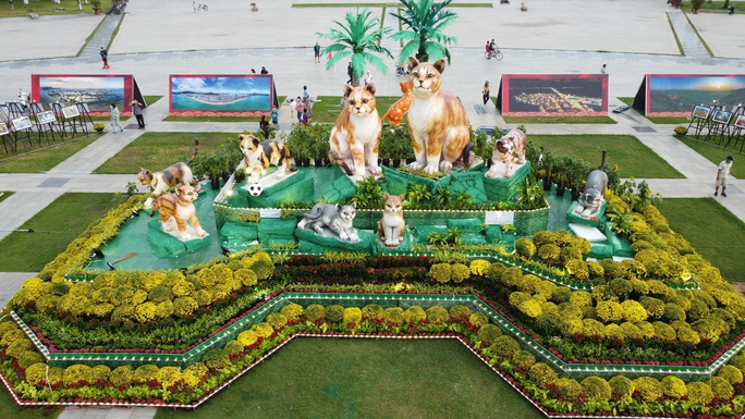 Tượng linh vật mèo tại Bình Định