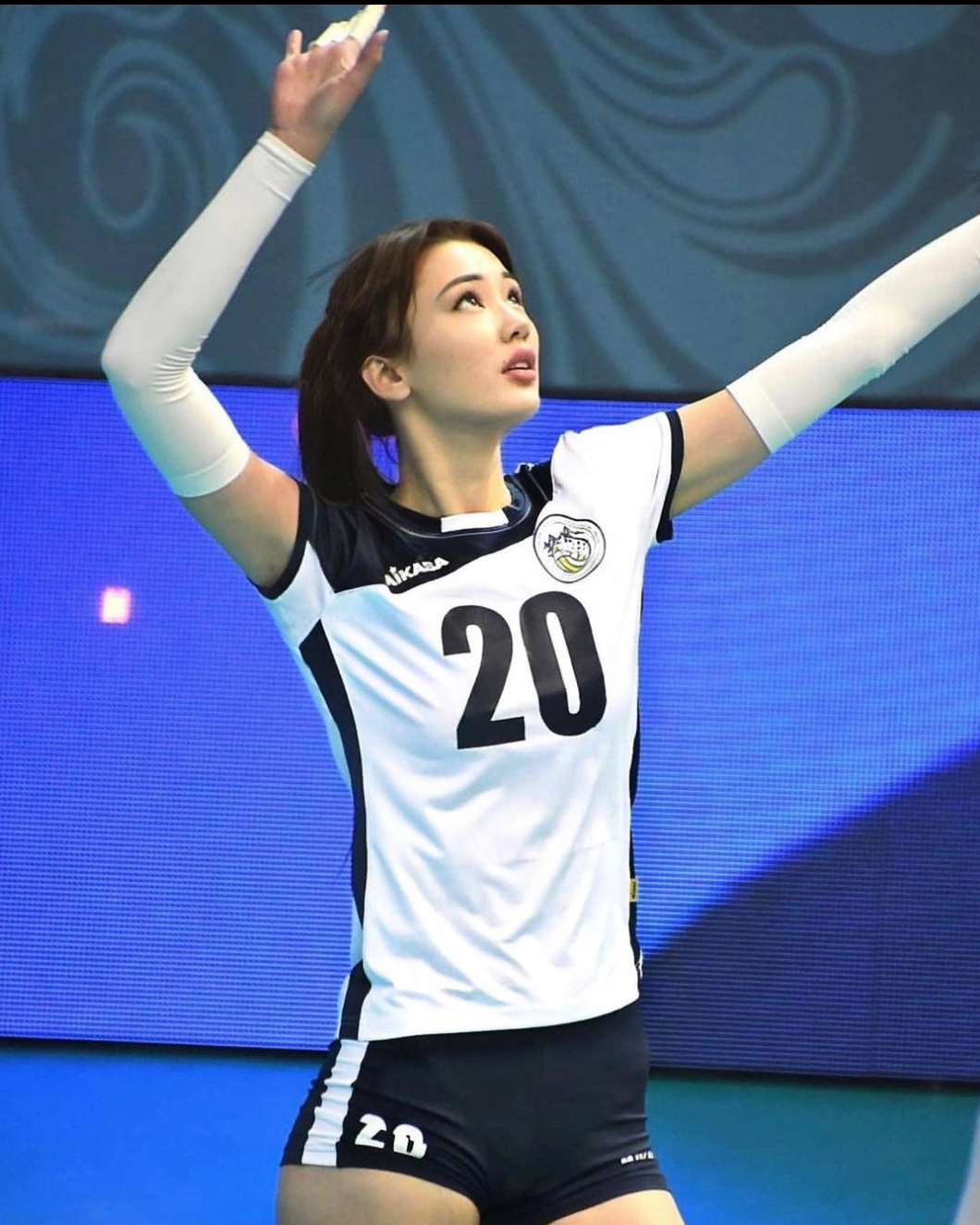 Cô thường xuyên nhận làm mẫu quảng cáo cho các thương hiệu thời trang, nên để lên hình đẹp và phù hợp với tính chất công việc cô dần chuyển qua hình ảnh quyến rũ thay vì thiên thần như trước.