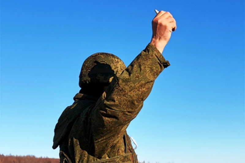 Theo nhà chức trách Nga, một trung sĩ vô tình kích nổ một quả lựu đạn cầm tay trong nơi đồn trú ở Belgorod khiến gần 20 người thương vong. Ảnh: Pravda