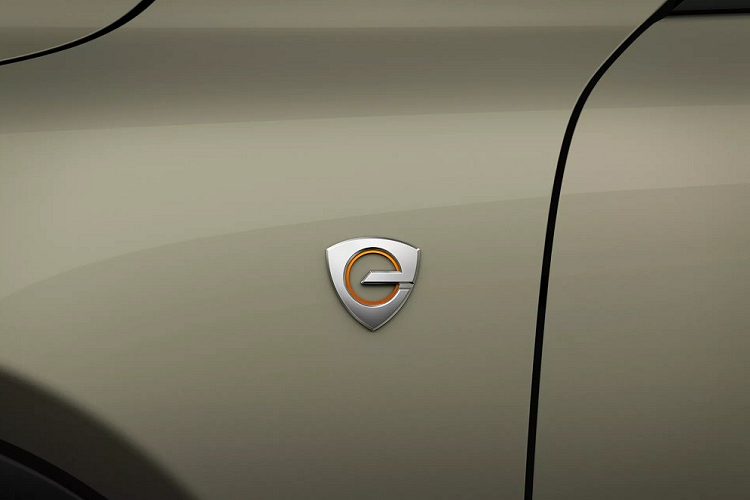 Mazda MX-30 vốn được trang bị cụm pin có dung lượng 35,5 kWh, chỉ bằng một nửa so với nhiều mẫu ô tô điện đang bán trên thị trường. Do đó, mẫu xe này có phạm vi di chuyển khá khiêm tốn, dừng ở mức 169 km theo tiêu chuẩn của EPA và 200 km theo chu trình thử nghiệm WLTP.