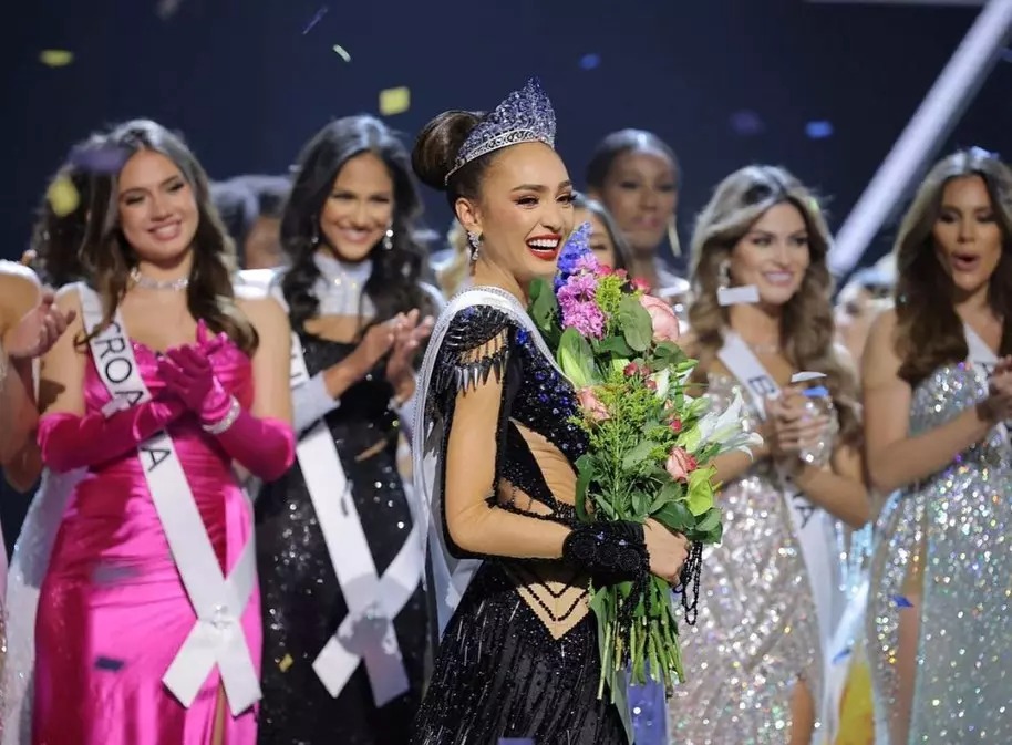 R'Bonney Gabriel trong giây phút đăng quang.