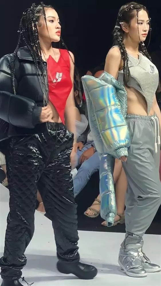 Lê Bống bị Trần Thanh Tâm kéo áo suýt ngã khi cùng làm vedette-5