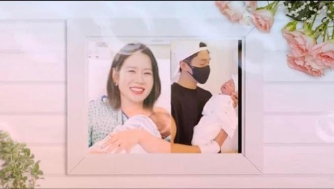 Niềm hạnh phúc của cặp đôi khi đón chào thiên thần.