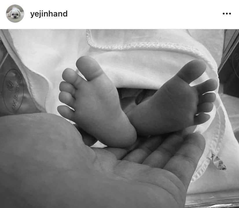 Son Ye Jin đích thân công khai hình ảnh của quý tử đầu lòng trên trang cá nhân.