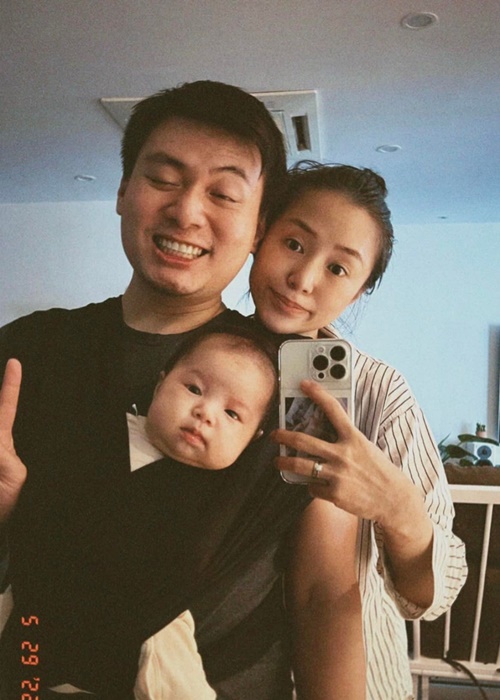 Vợ chồng Salim công khai hình ảnh con gái ngay từ khi bé chào đời chứ không giấu giếm.