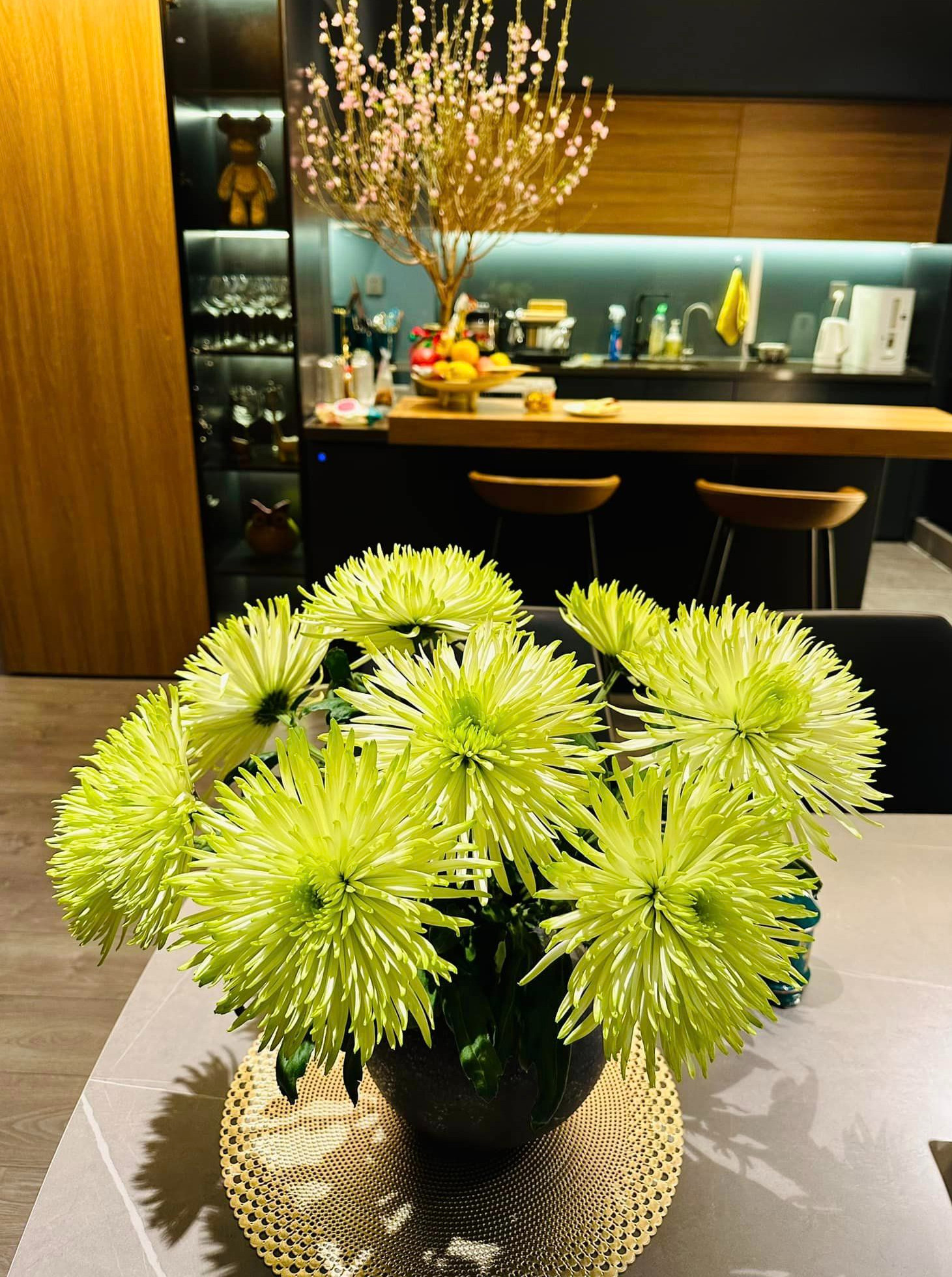 Diễn viên Minh Hương khoe những góc nhà tươm tất, đủ đầy. Ngôi nhà vốn sang trọng, ấm cúng của 