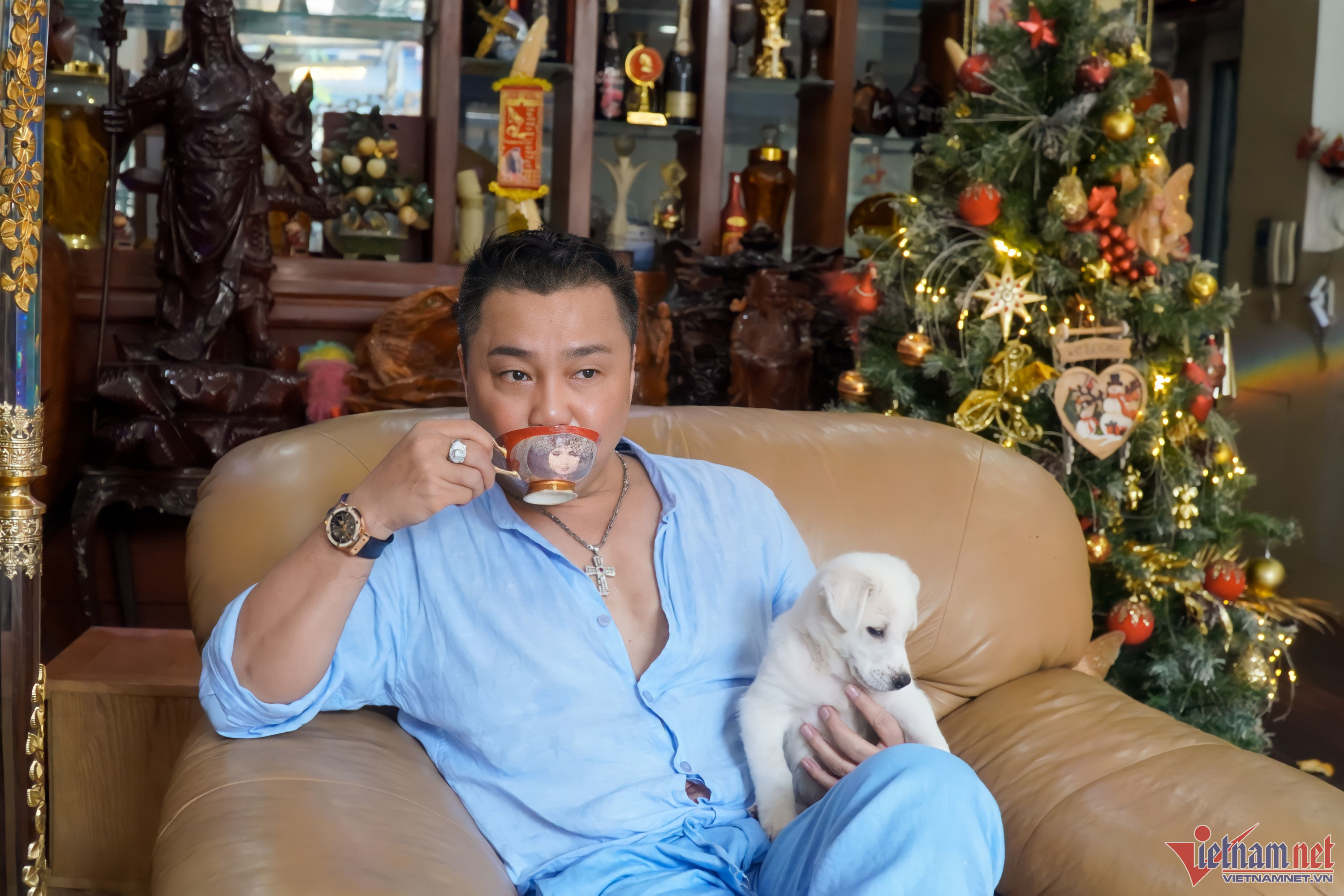 Diễn viên Lý Hùng tại tư gia. 