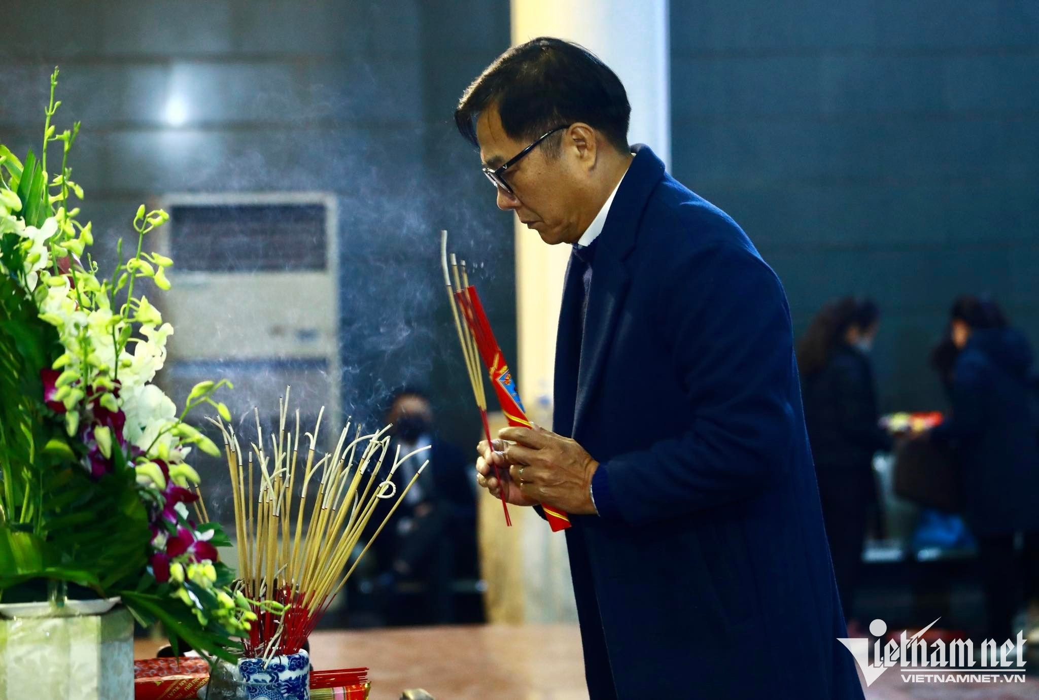 NSND Quốc Anh, NSND Tự Long, NSND Quốc Trượng, NSND Trọng Trinh viếng NSND Doãn Hoàng Giang. 