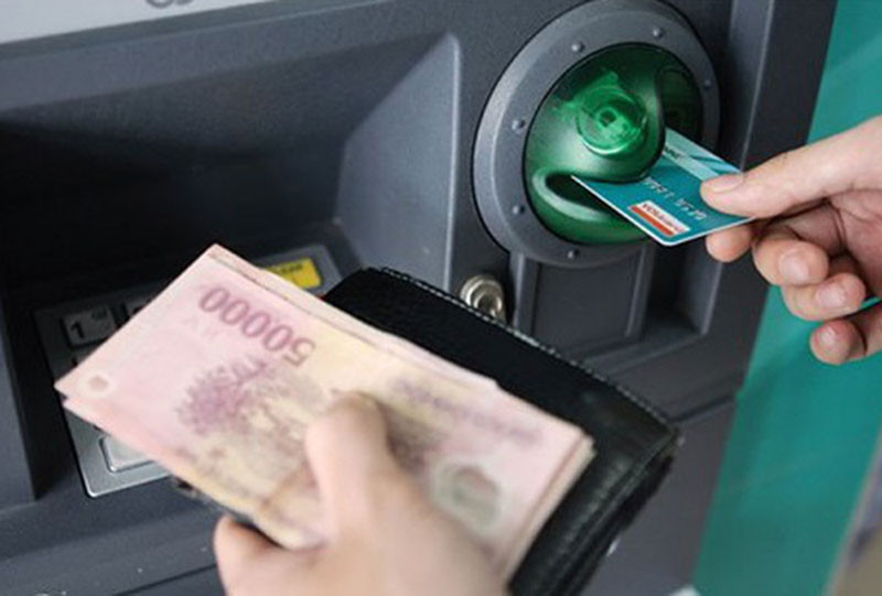 Trong thời gian nghỉ Tết, hệ thống ngân hàng số, ngân hàng tự động, hệ thống ATM,... vẫn hoạt động bình thường (Ảnh: Dân Việt)