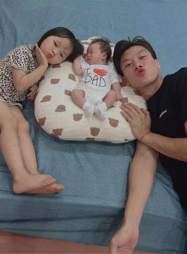 Quế Ngọc Hải bên các con.