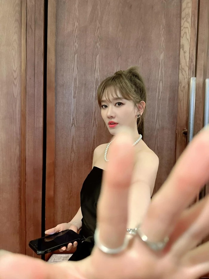 Trước đó Hari Won liên tục di chuyển giữa Việt Nam và Hàn quốc vì kế hoạch cá nhân và thuận tiện việc chữa bệnh. Điều này khiến cặp vợ chồng đình đám từng nhiều lần vướng vào một số ồn ào không đáng có vì có người cho rằng cả hai gặp trục trặc trong cuộc sống hôn nhân